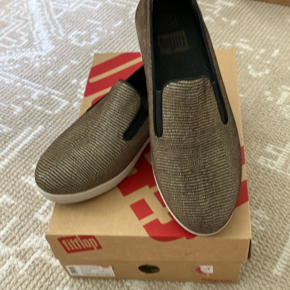 Brand new with box Fitflop superskate lizard print size 7 brown color